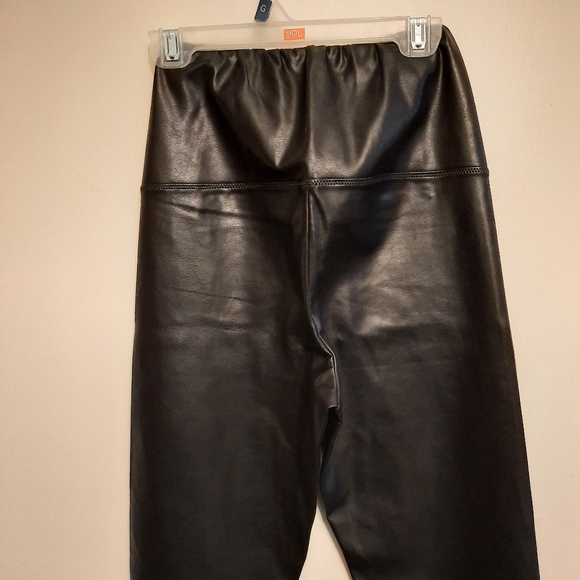 Aritzia Wilfred Free Daria Pant Vegan Leather Leggings - Picture 15 of 16